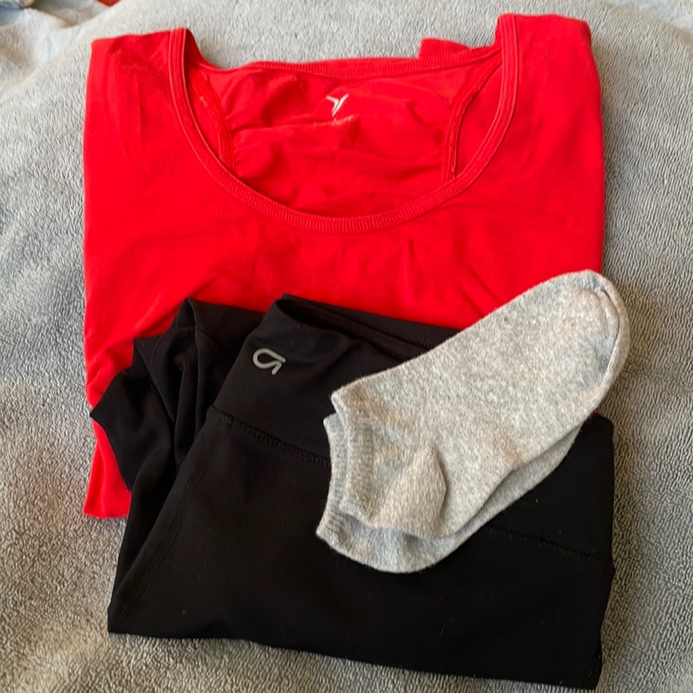 Exercise/Walking Starter Pack 1 w/GapFit capri, Old Navy Active top, anklets